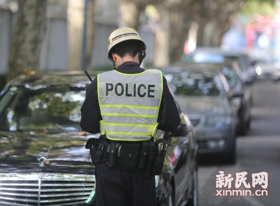 上海热线HOT新闻--华山医院周边乱停车 不仅罚
