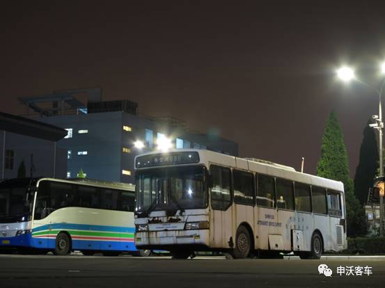 上海热线HOT新闻--上海公交车的车型变迁 你坐