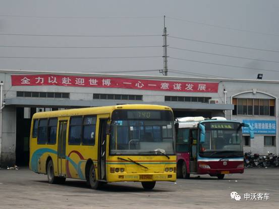 上海热线HOT新闻--上海公交车的车型变迁 你坐