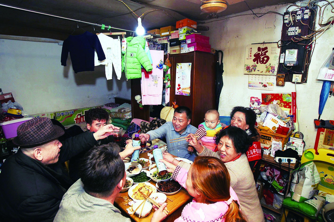 老房子里最后一顿"年夜饭,新年到了,新生活也到了