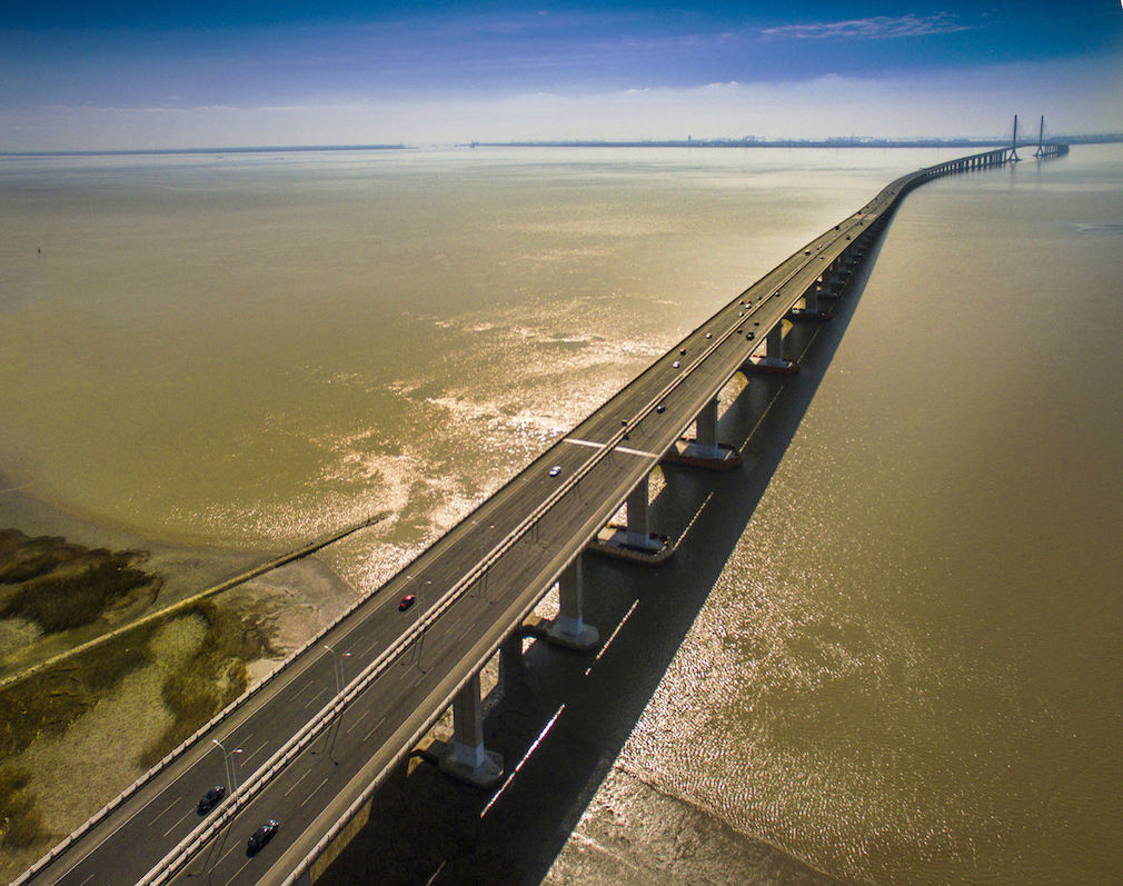 上海热线HOT新闻--崇明生态岛这样建!交通、旅游、就业、环保……区委书记畅谈民生热点!