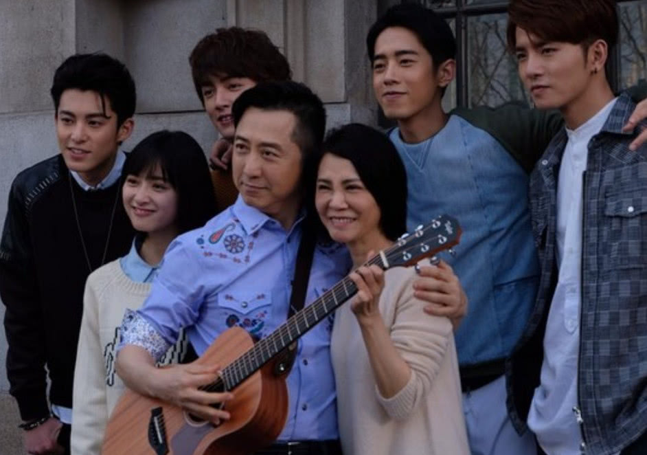 新版流星花园上海外滩取景 庾澄庆现身弹唱《