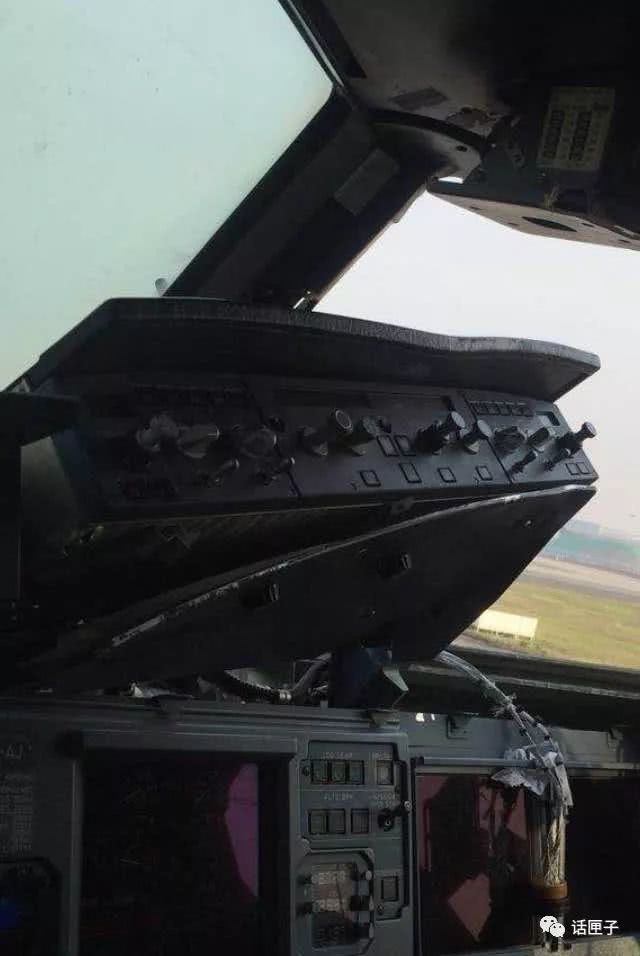 川航客机驾驶舱挡风玻璃脱落!机长刘传健还原