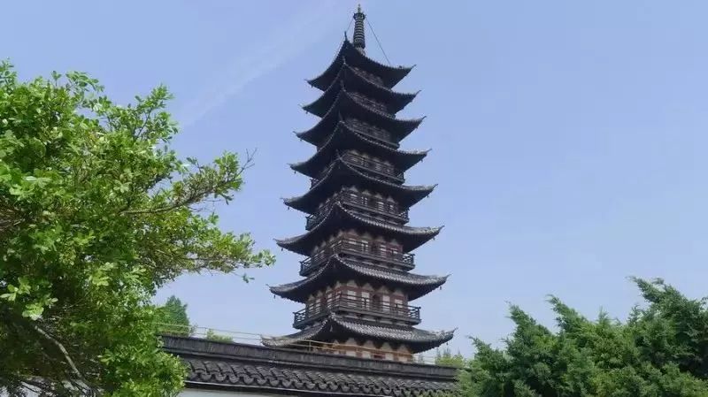 四川一超百年文物白塔出现倾斜，历史与现实的碰撞