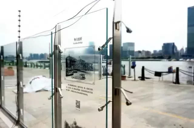 http://hot.online.sh.cn/images/attachement/jpeg/site1/20180823/IMG6cf049b686d648499352767.jpeg /enpproperty--> 北外滩位于苏州河和黄浦江交汇处 区域面积约4平方公里 拥有长约3.2公里的滨水黄金岸线 记忆里的北外滩 虽然与外滩、陆家嘴构成黄金三角 但与其他两地的热闹繁华相比 这里却显得格外低调 然而它也在沉默中积攒着力量 今天的北外滩早已不同往日 不