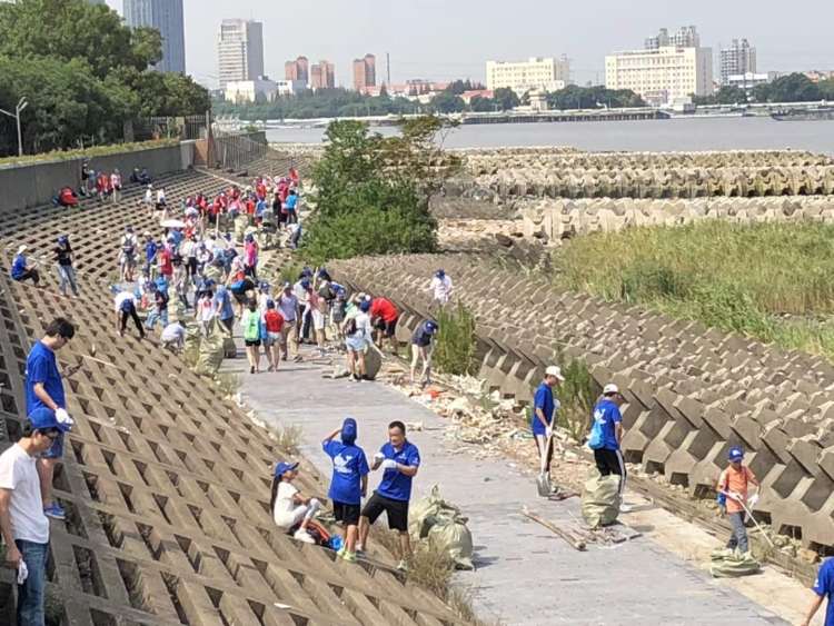 清理地球垃圾人口_日本企业发明新型航天器帮助清理地球轨道上的75万块太空