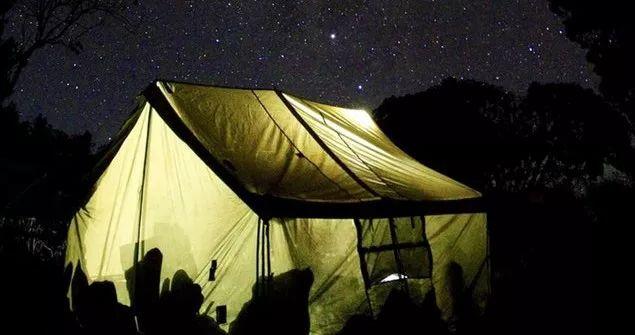 凌晨三点的上海:有人在蹦迪,有人打2份工只睡