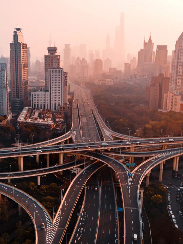 1个月,30张照片,我们记录了2020年的空城上海