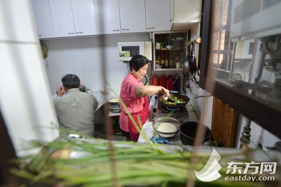 上海热线HOT新闻-- 步高里的老股民:涨跌起伏
