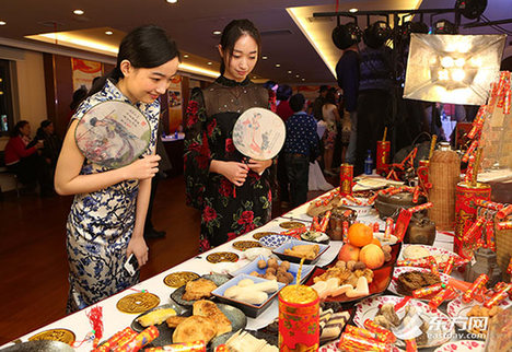 上海热线HOT新闻-- 陆家嘴白领玩老上海Cosp