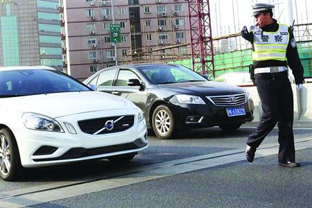 上海热线HOT新闻--委员建议禁止未购车先拍牌