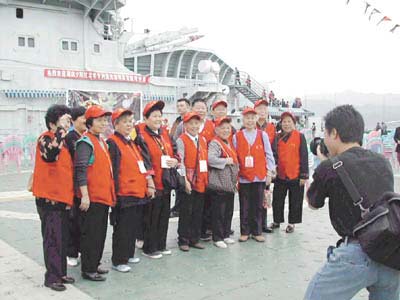 海热线HOT新闻--上海75岁以上老人报团旅游需