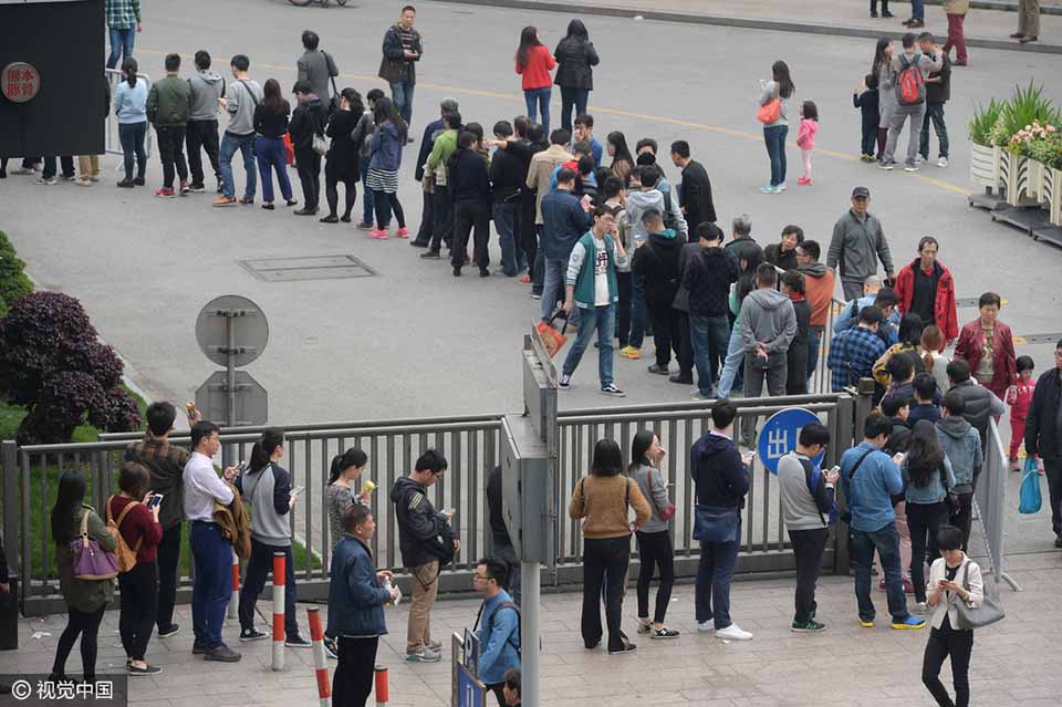 上海热线HOT新闻--上海外地临牌限行实施 市民