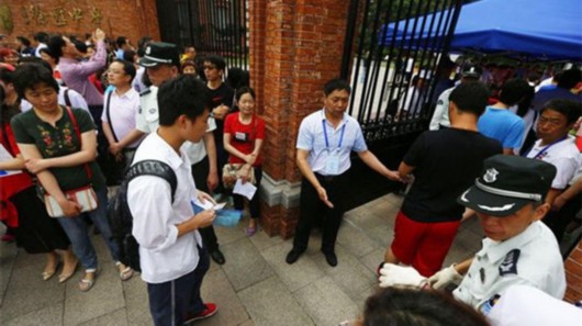 上海热线HOT新闻--5.1万考生参加秋季高考 政