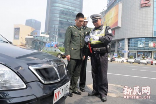 上海热线HOT新闻--杨浦交通整治再放大招:军警