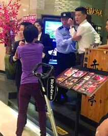 上海热线HOT新闻--吸烟遭孕妇投诉野蛮相向 品