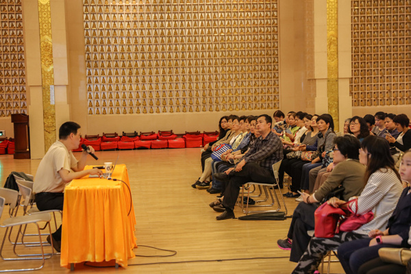 上海热线HOT新闻--玉佛禅寺举办考生祈福公益