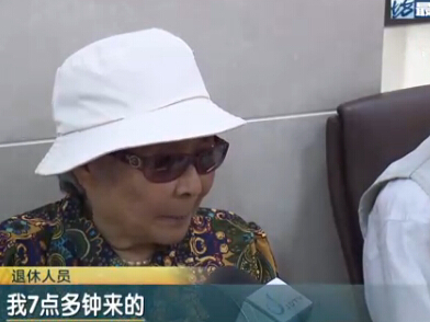 上海热线HOT新闻--上海增发养老金昨天到账 老