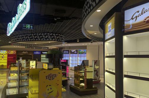 HOT新闻--3千平方百多个品牌 市内最大免税店