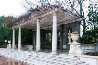 上海热线HOT新闻--发台风暴雨红色预警 中山公