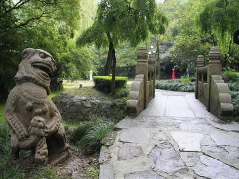 上海热线HOT新闻--发台风暴雨红色预警 中山公