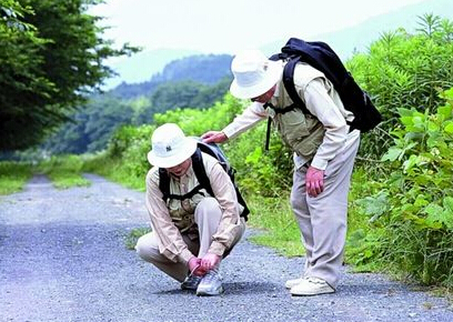 上海热线HOT新闻--老年旅游服务规范9月起实