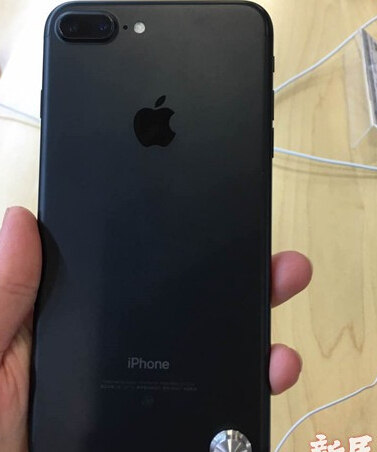 上海热线HOT新闻--苹果iPhone7正式发售 沪上