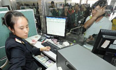 上海热线HOT新闻--10月1至2日将现国庆客流最