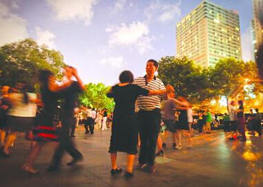 家:沪部分城区中小公园可尝试逐步24小时开放