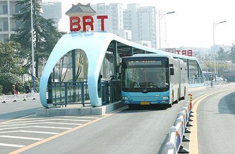 　　上海首条BRT模拟运营测试 或今年年底投运
