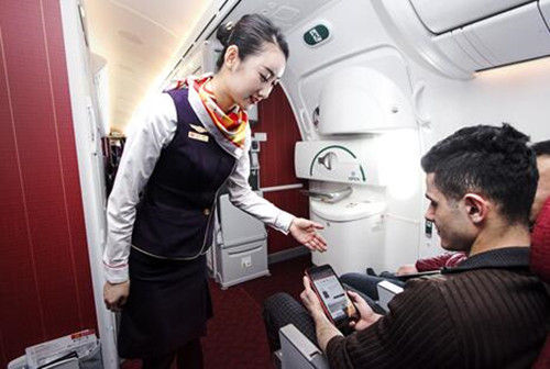 上海热线HOT新闻--飞机上可刷支付宝 海南航空