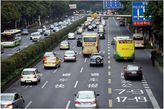 上海热线HOT新闻--新规规定双休日可用公交专