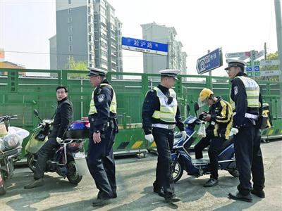 上海热线HOT新闻--五角场成交通违法高发区 男