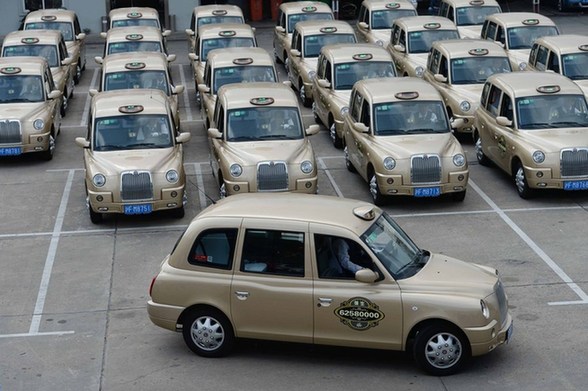 10月11日，首批50辆“英伦”多功能出租车正式在上海投入运营。赖睿宁/CFP