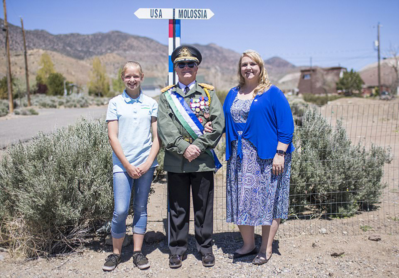 上海热线HOT新闻--男子在美国建 私人国家 仅