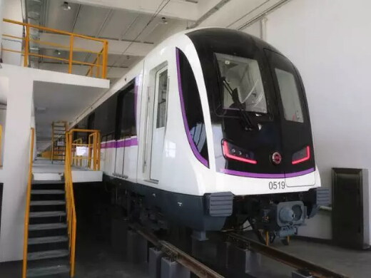 上海热线HOT新闻--五号线增购列车崭新亮相 揭