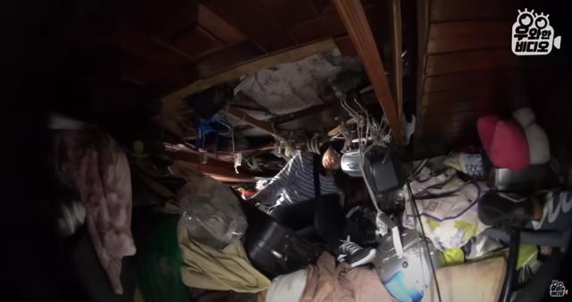 40岁啃老族家里蹲,靠75岁父母捡破烂续命!住百吨垃圾房:太悲哀