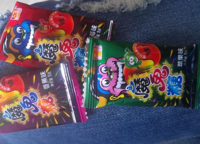 HOT新闻--上海人小时候的100种爆款零食,吃过