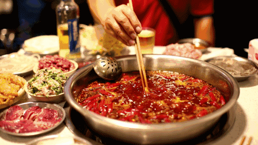 "难找,老旧,环境堪忧" 等是它们的共同标签   在炉火熏烤中汗流浃背