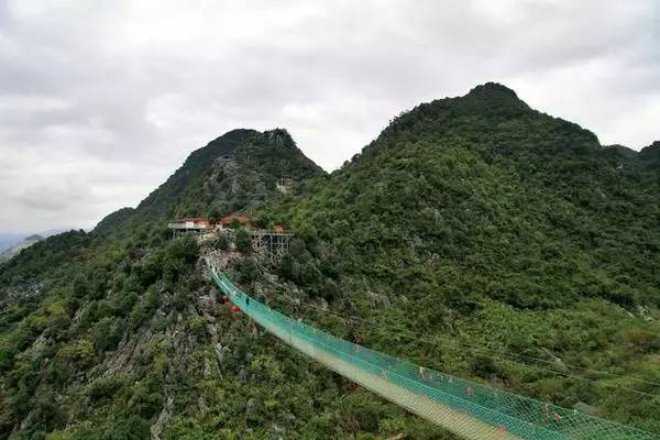 三衢石林滑道图片