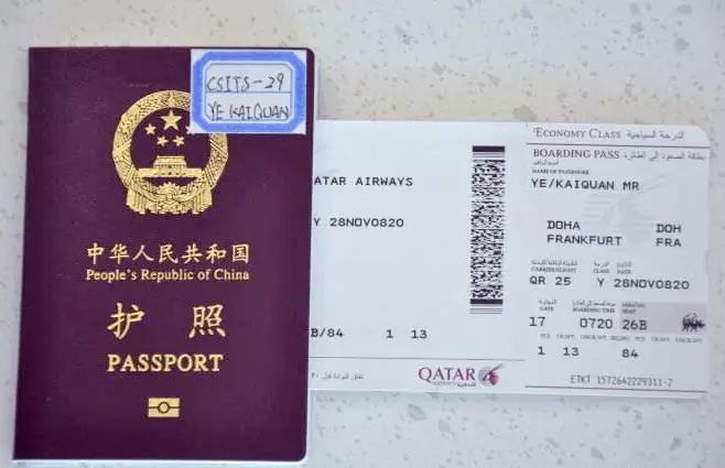 只需凭借有效护照和预订机票