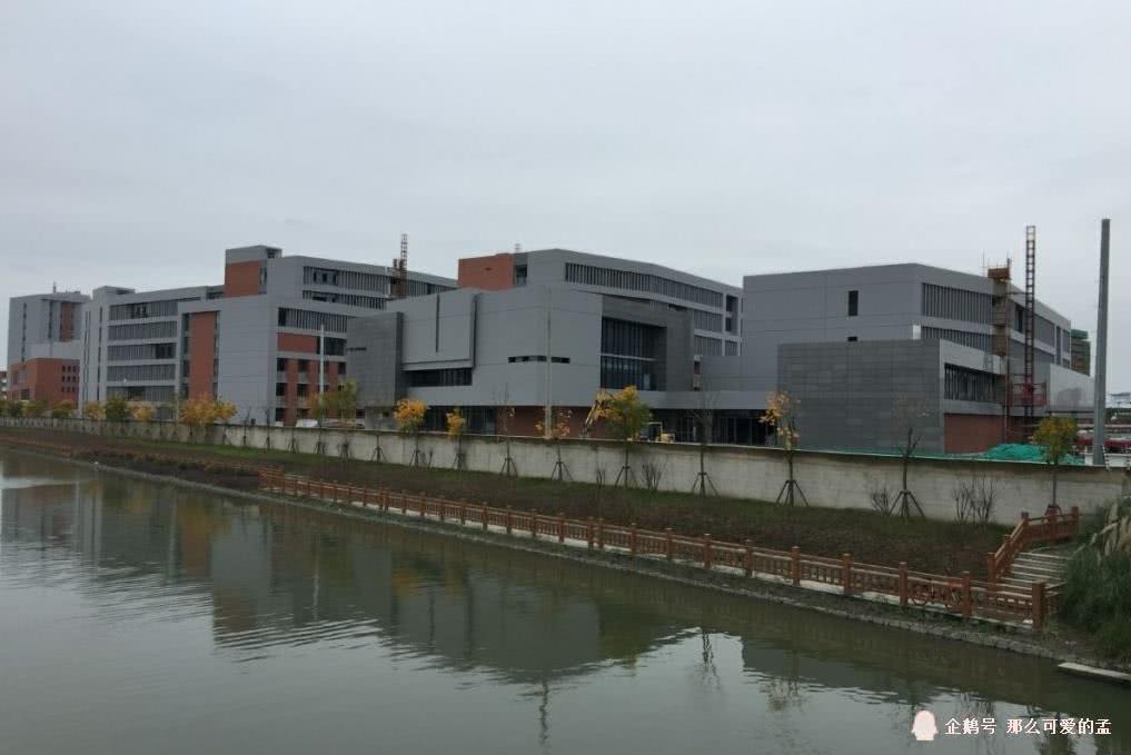 上海戏剧学院浦江校区建设很快:在上海地铁8号线与浦江线换乘站