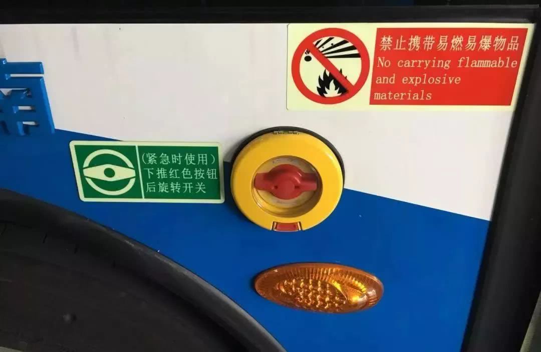 高端纯电动公交车亮相浦东!低地板方便上下车