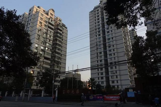 上海人均最低住房面积_上海各区人均收入排名