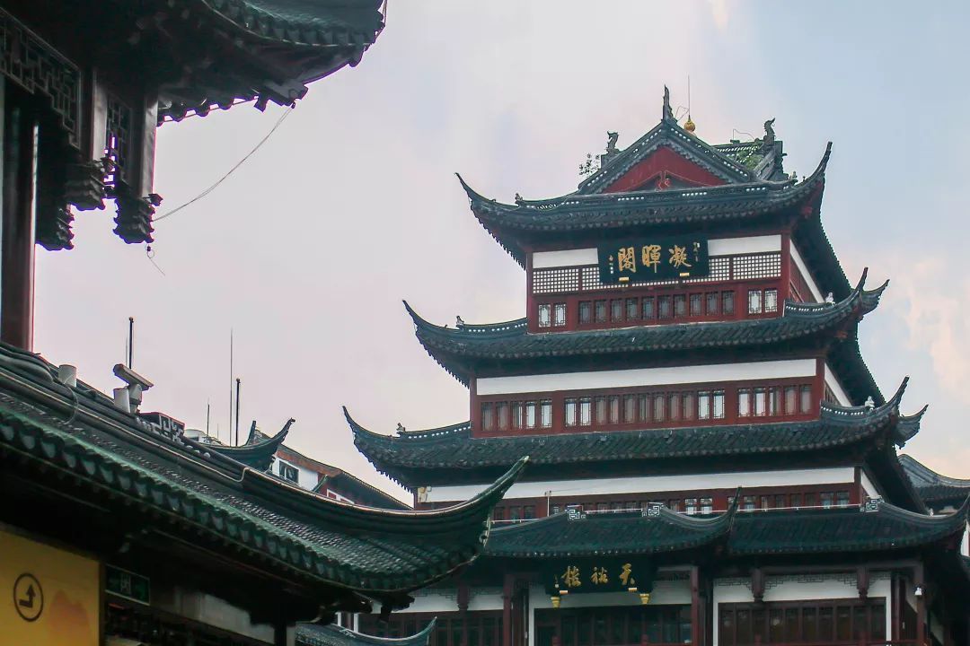 一个消逝的老城厢:四牌楼    2.一串远去的记忆:上海符号    3.