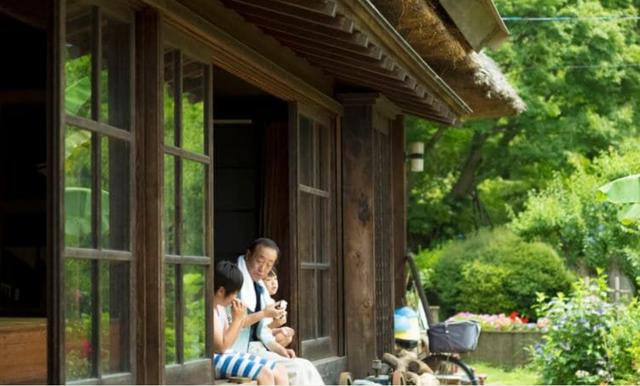 日本大叔花5千块买了一栋房子,距离东京1小时还随机赠送小河瀑布