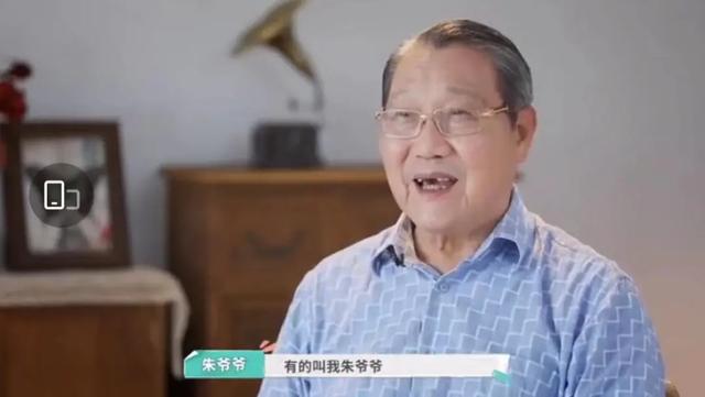上海老人的派头能有多精致?这位89岁爷爷的独居生活,让网友羡慕到哭