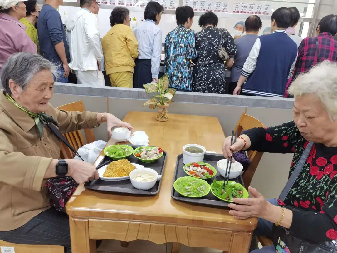 全市首家开设在养老院的社区食堂开张啦