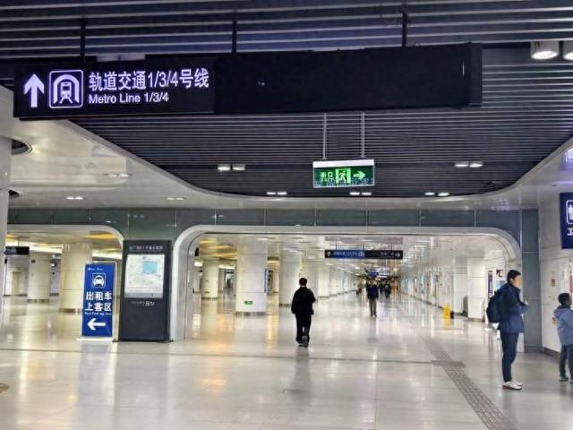 火车换乘地铁安检排长队上海南站力争今年上半年完成专用通道方案机场