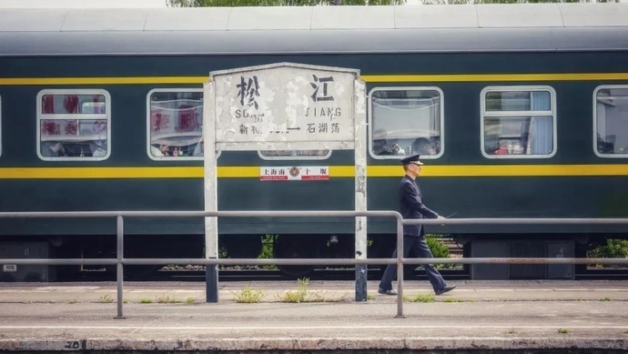 上海松江两座火车站更换门头,车票按新站名发售,预售期恢复至15天